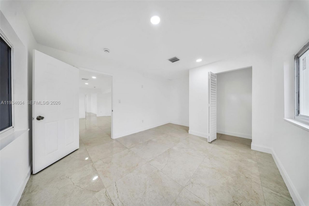 2410 NW 155th Ter, Miami Gardens, FL 33054 Photo