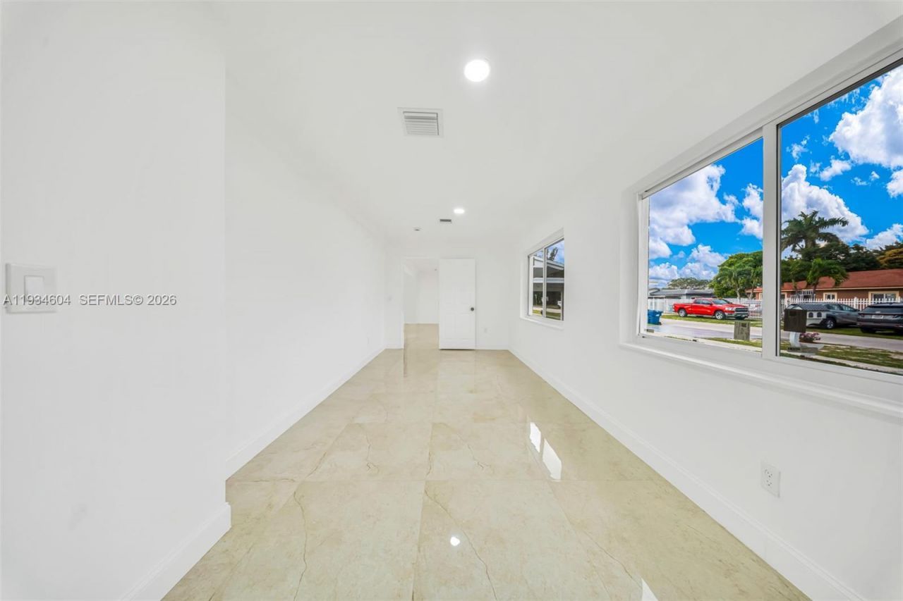 2410 NW 155th Ter, Miami Gardens, FL 33054 Photo