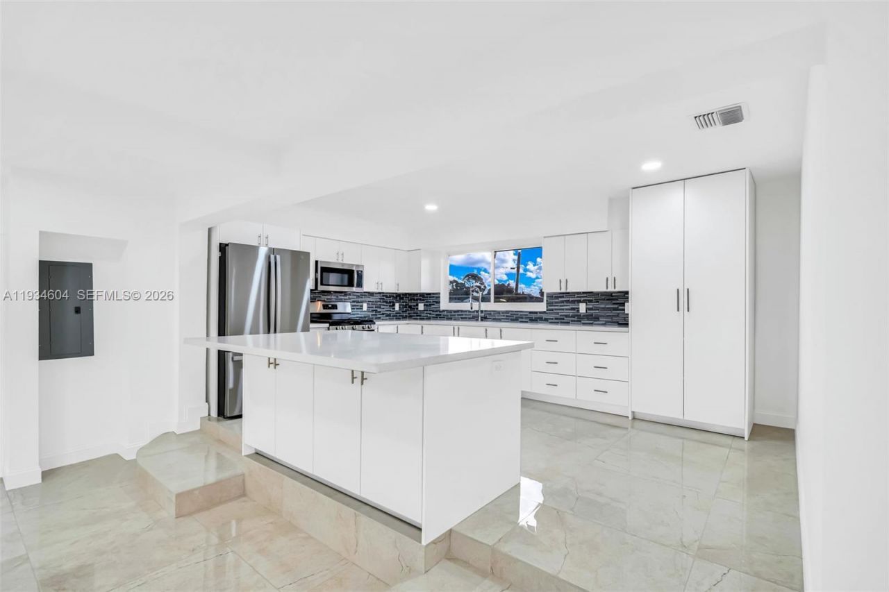 2410 NW 155th Ter, Miami Gardens, FL 33054 Photo