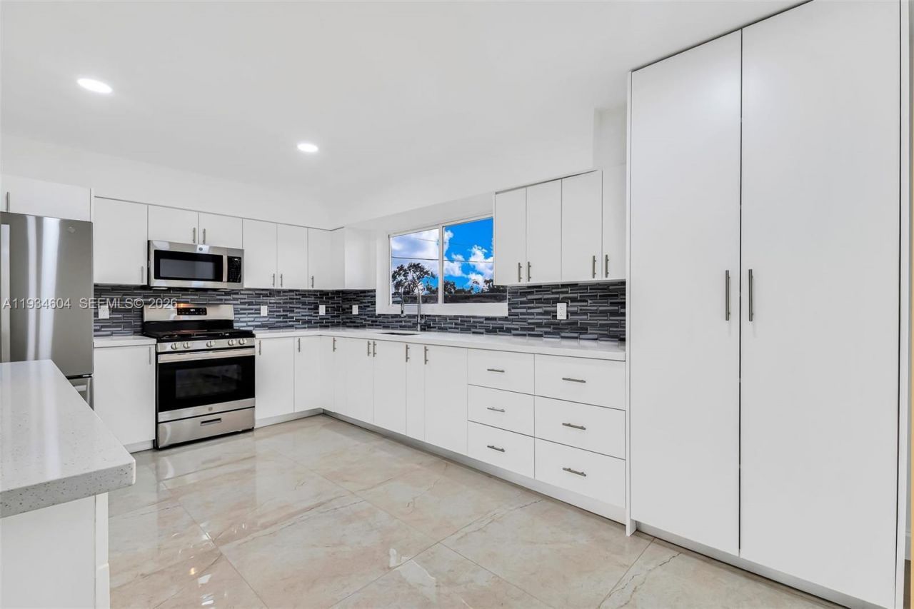 2410 NW 155th Ter, Miami Gardens, FL 33054 Photo