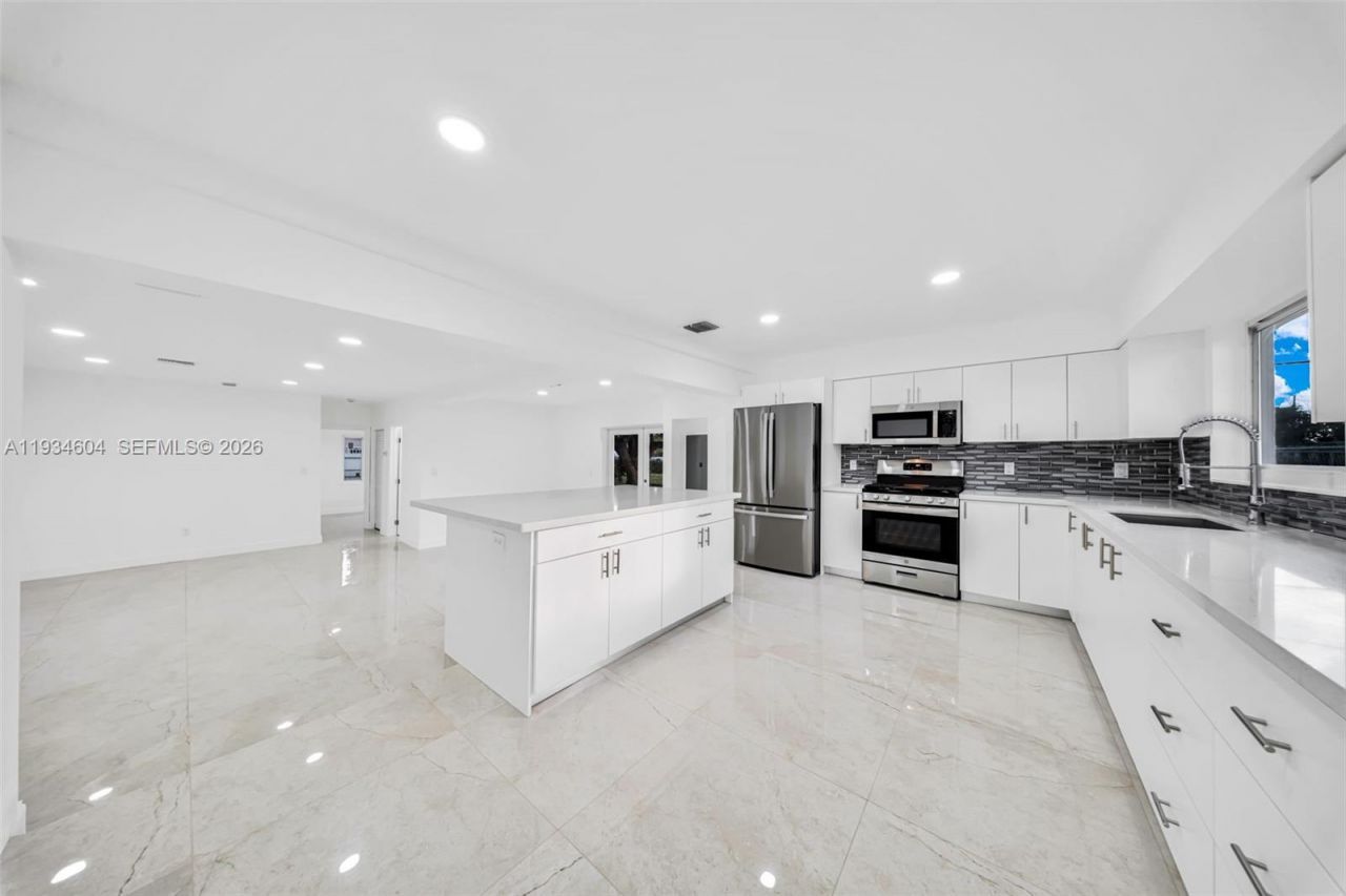 2410 NW 155th Ter, Miami Gardens, FL 33054 Photo