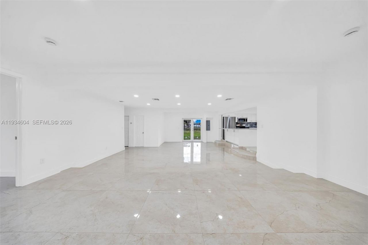 2410 NW 155th Ter, Miami Gardens, FL 33054 Photo