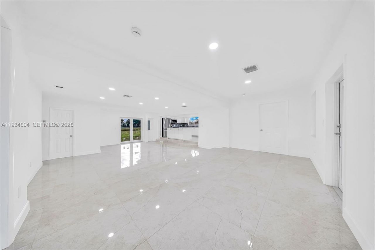 2410 NW 155th Ter, Miami Gardens, FL 33054 Photo