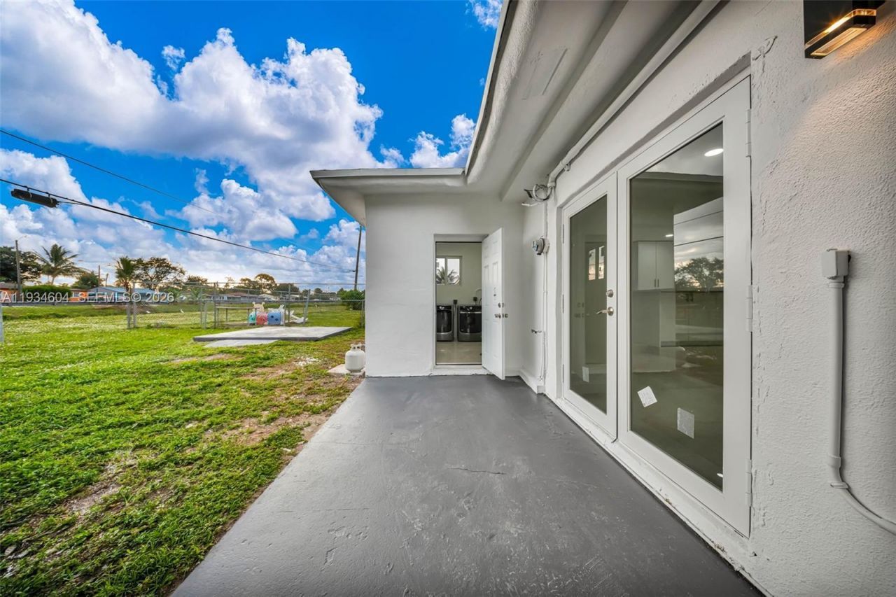 2410 NW 155th Ter, Miami Gardens, FL 33054 Photo