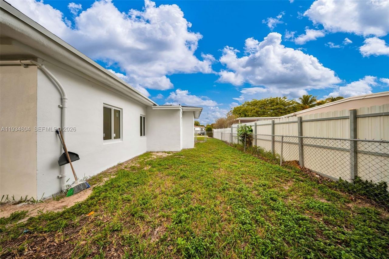 2410 NW 155th Ter, Miami Gardens, FL 33054 Photo