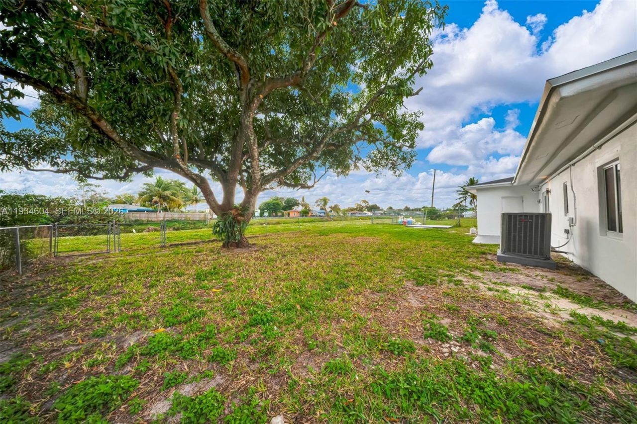 2410 NW 155th Ter, Miami Gardens, FL 33054 Photo