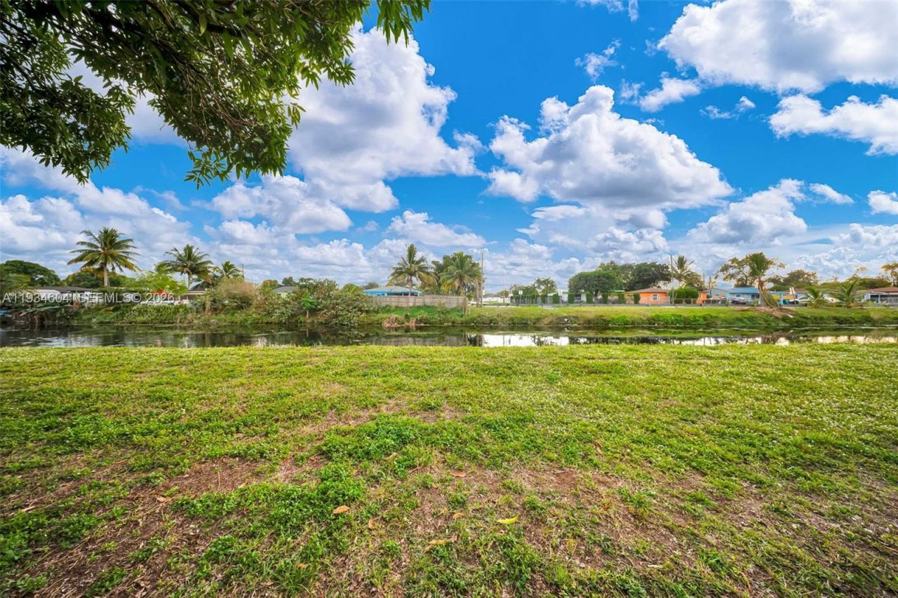 2410 NW 155th Ter, Miami Gardens, FL 33054 Photo