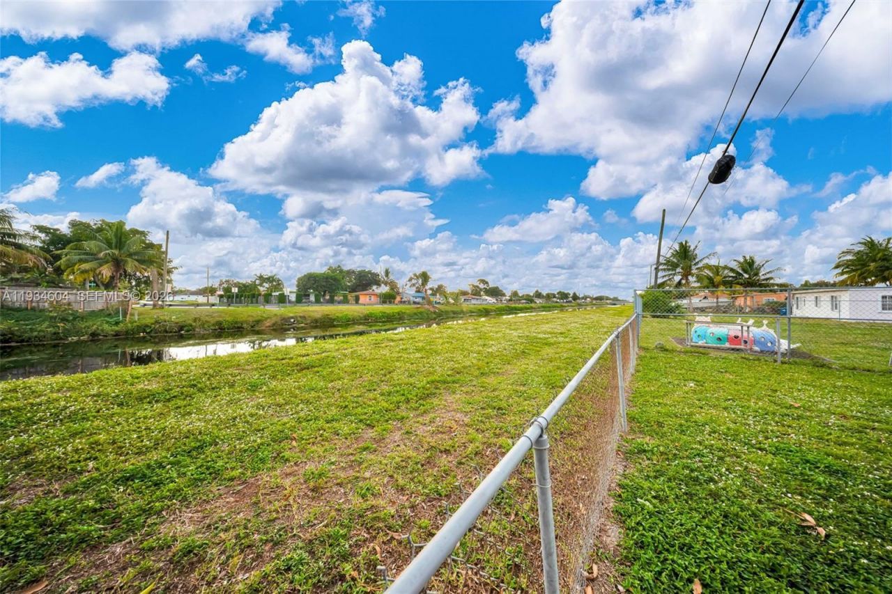 2410 NW 155th Ter, Miami Gardens, FL 33054 Photo