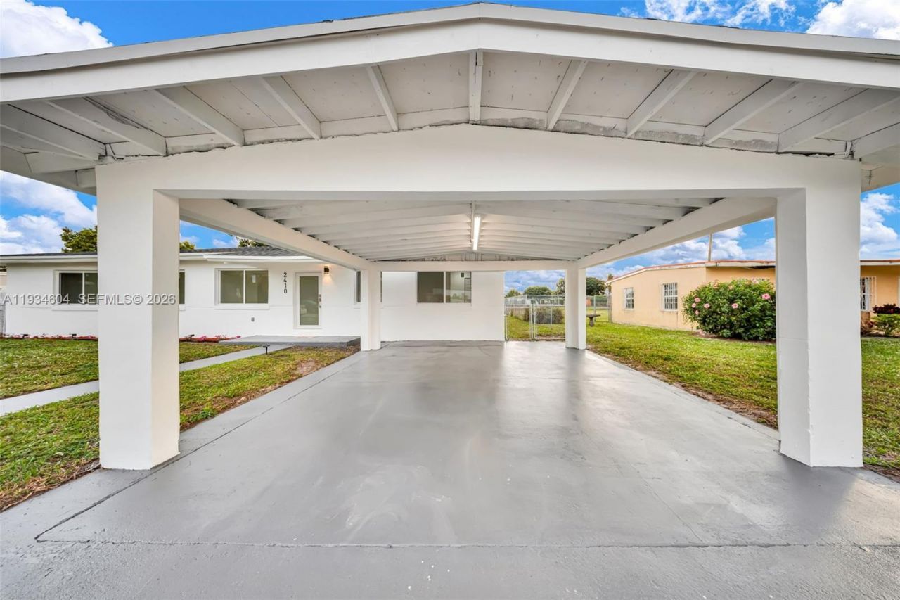 2410 NW 155th Ter, Miami Gardens, FL 33054 Photo