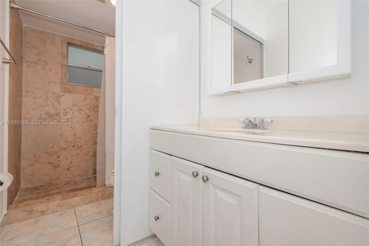 3181 S Ocean Dr, Unit 302, Hallandale Beach, FL 33009 Photo