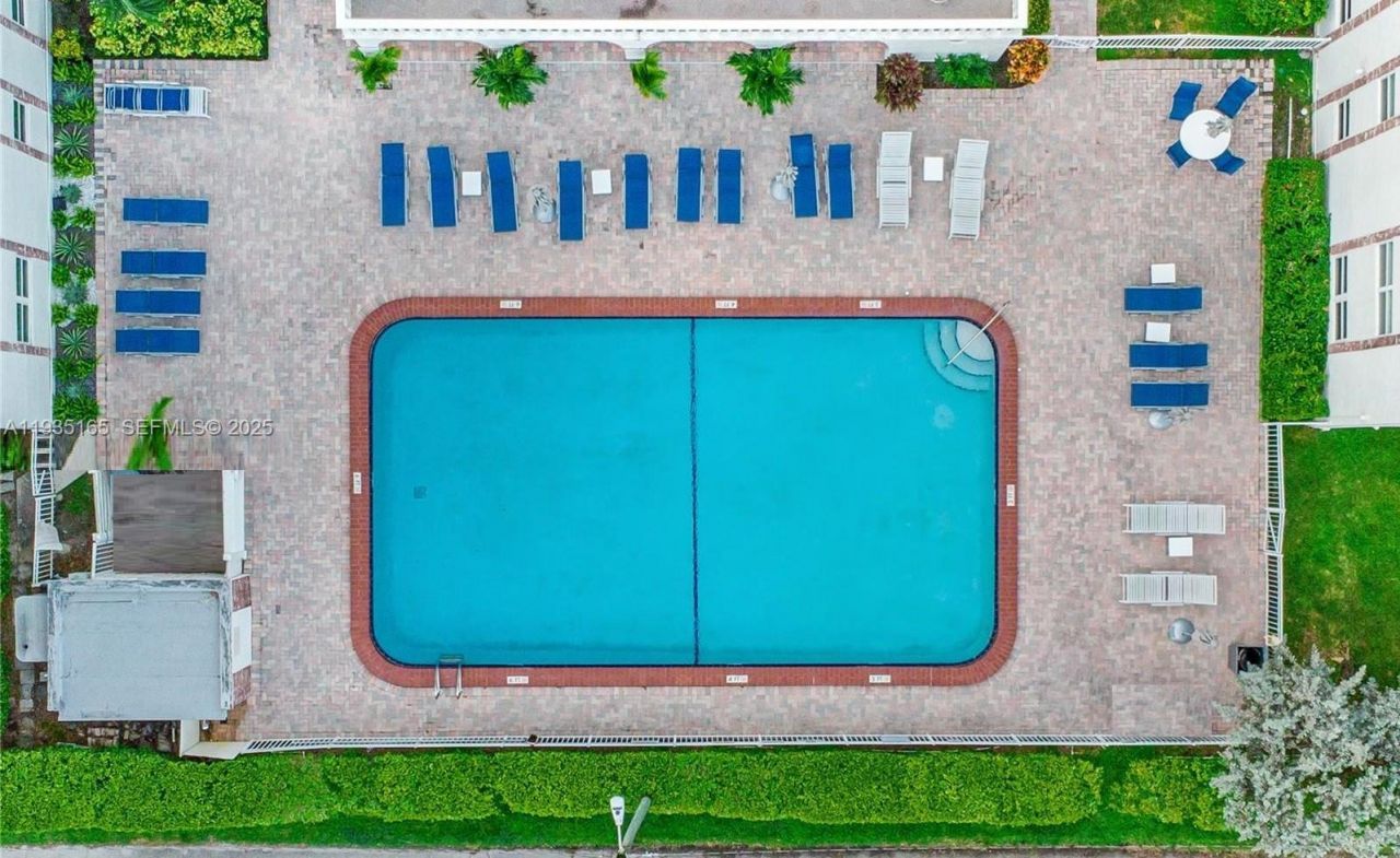 3181 S Ocean Dr, Unit 302, Hallandale Beach, FL 33009 Photo