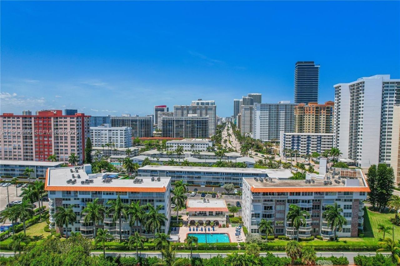 3181 S Ocean Dr, Unit 302, Hallandale Beach, FL 33009 Photo