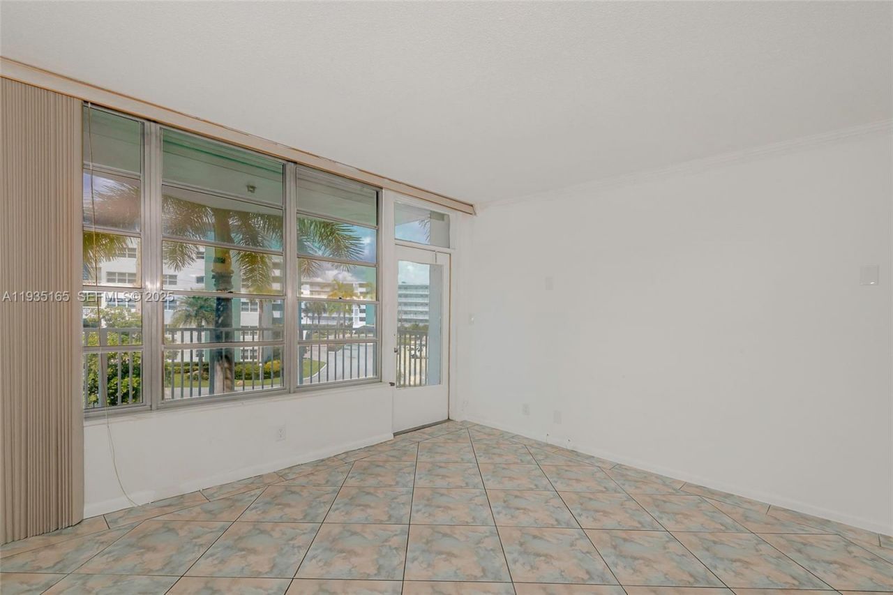 3181 S Ocean Dr, Unit 302, Hallandale Beach, FL 33009 Photo