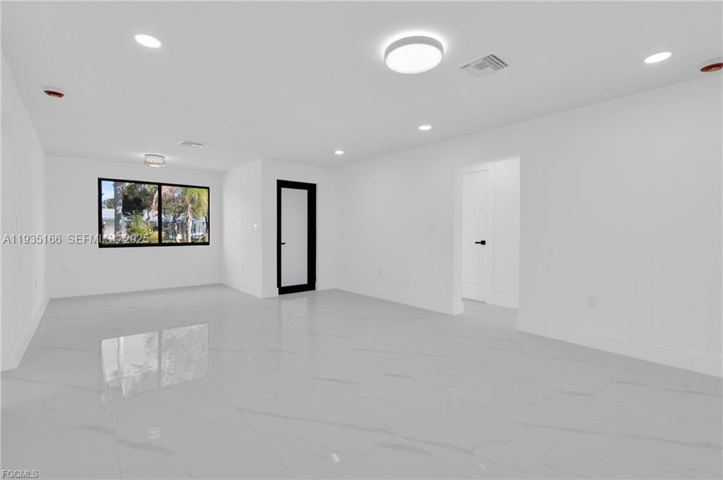356 New York Drive, Fort Myers, FL 33905 Photo