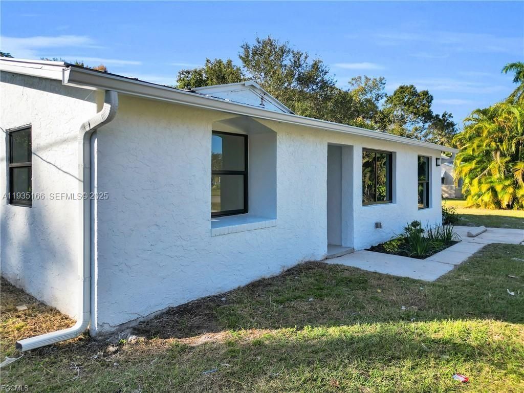 356 New York Drive, Fort Myers, FL 33905 Photo