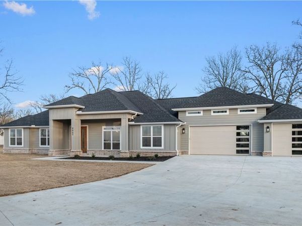 8460 Pleasant Valley Road, Gentry, AR 72734