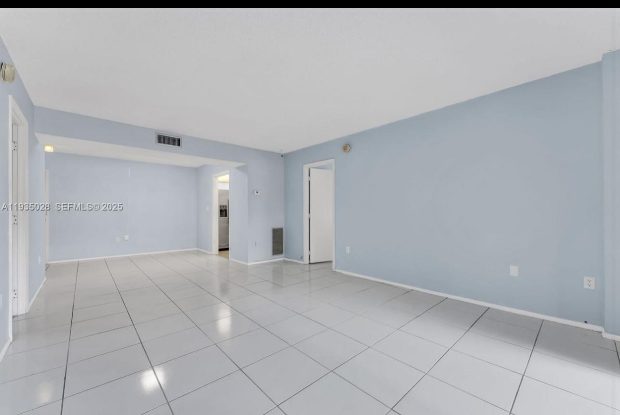 4172 Inverrary Dr, Unit 304, Lauderhill, FL 33319 Photo