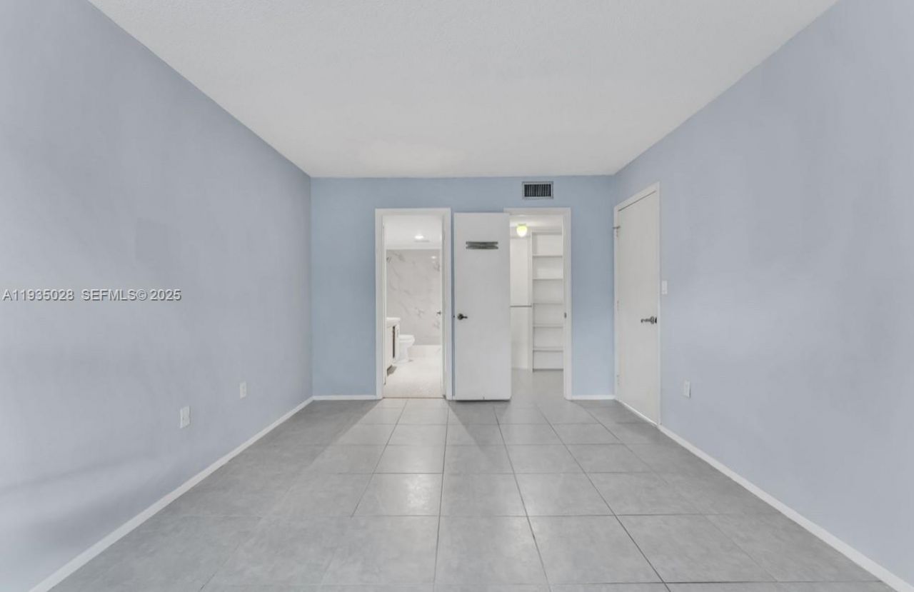 4172 Inverrary Dr, Unit 304, Lauderhill, FL 33319 Photo