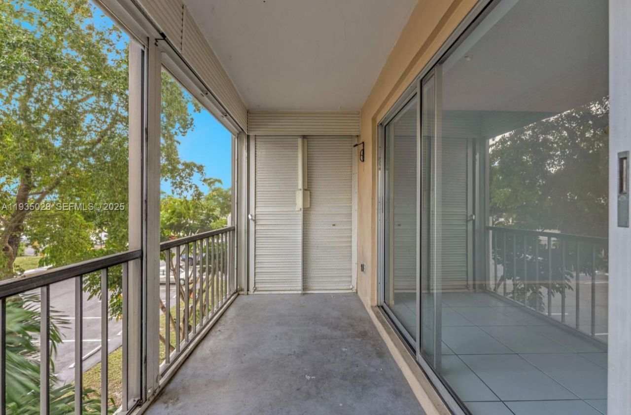 4172 Inverrary Dr, Unit 304, Lauderhill, FL 33319 Photo