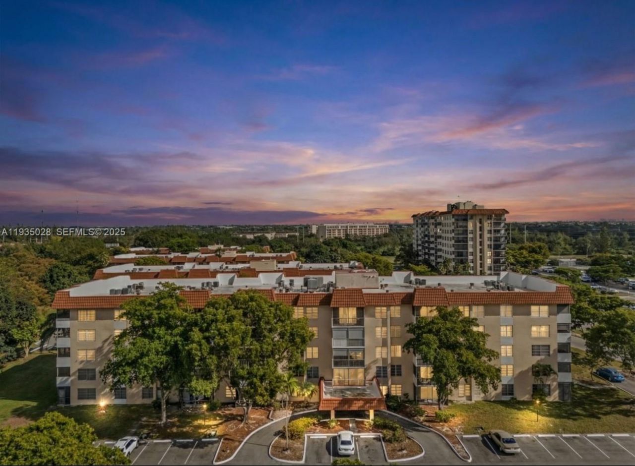 4172 Inverrary Dr, Unit 304, Lauderhill, FL 33319 Photo