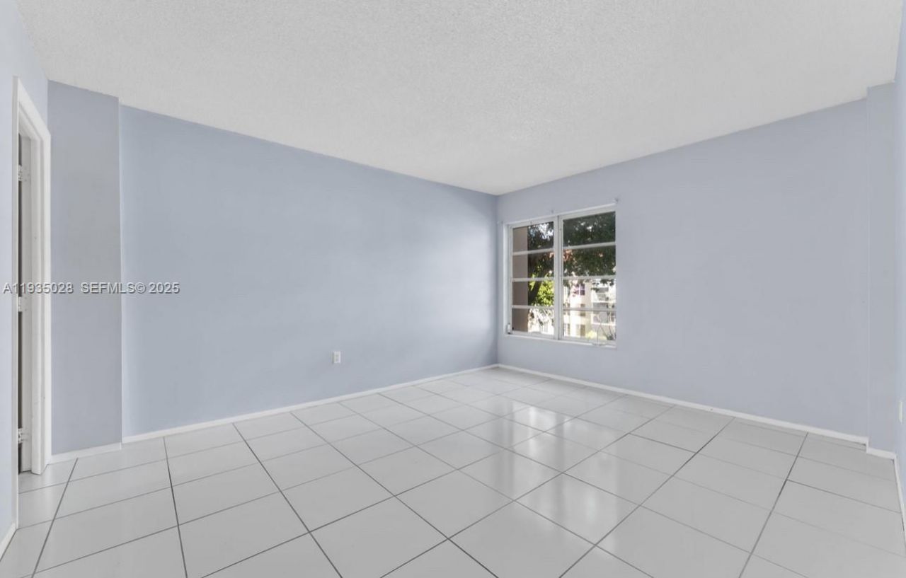 4172 Inverrary Dr, Unit 304, Lauderhill, FL 33319 Photo