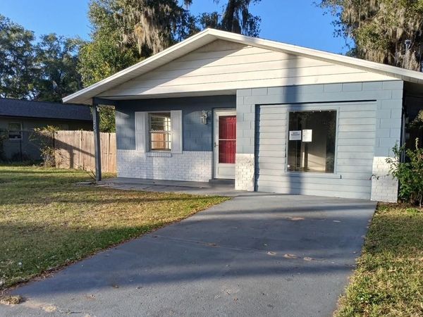 285 E LAKE STREET, UMATILLA, FL 32784
