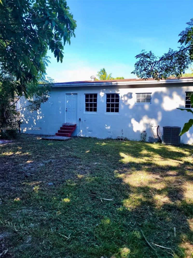 15800 NE 15th Ave, North Miami Beach, FL 33162 Photo