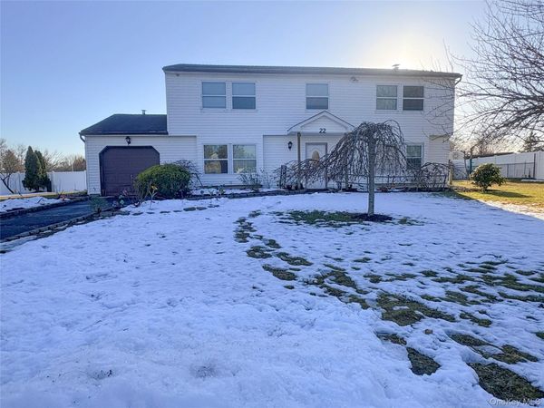 22 Forte Avenue, Medford, NY 11763