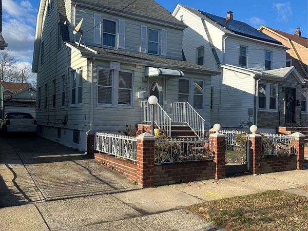 18823 Mangin Avenue, Saint Albans, NY 11412