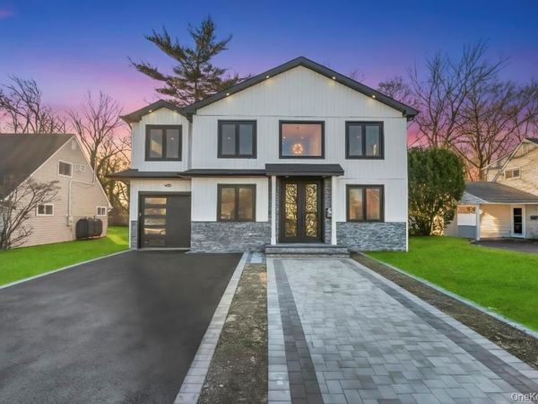 126 Rim Lane, Hicksville, NY 11801