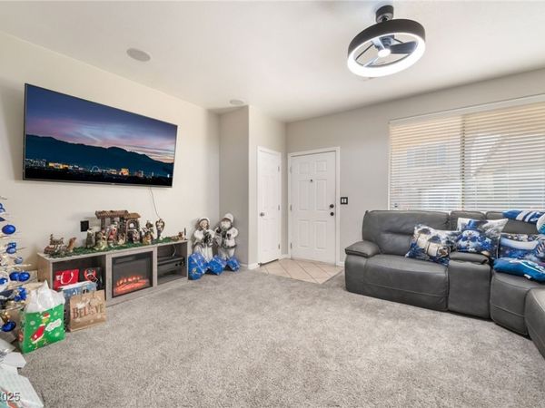 6880 Silver Eagle Avenue , Las Vegas, NV 89122