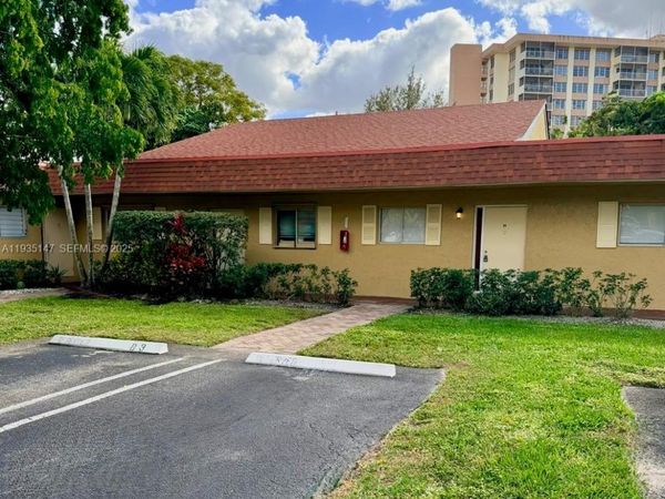 10722 La Placida Dr, Unit 9-B3, Coral Springs, FL 33065