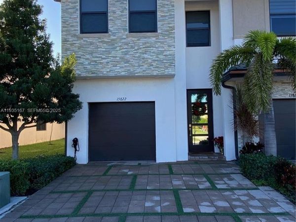 15822 NW 91st Ave, Miami Lakes, FL 33018