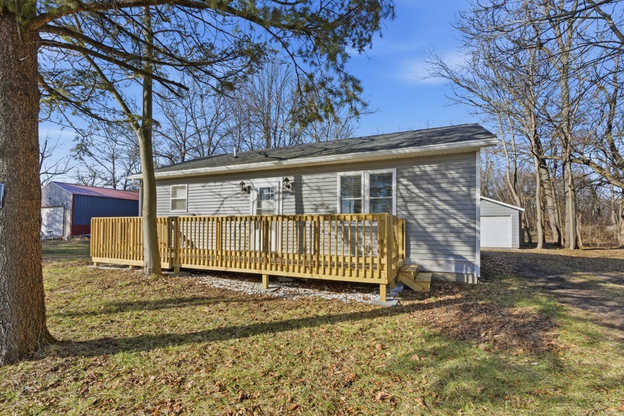 1606 N Longshore Drive, Walkerton, IN 46574 Main Photo