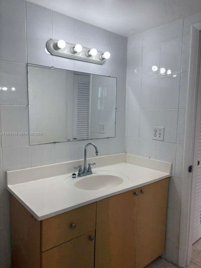 1551 NE Miami Gardens Dr, Unit 216, Miami, FL 33179 Photo