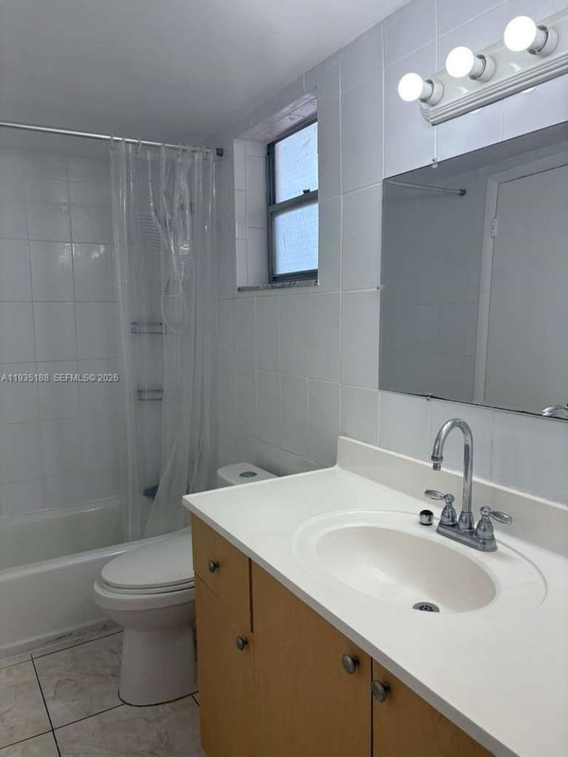 1551 NE Miami Gardens Dr, Unit 216, Miami, FL 33179 Photo