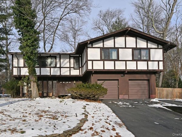 11 Lomond Avenue, Chestnut Ridge, NY 10977