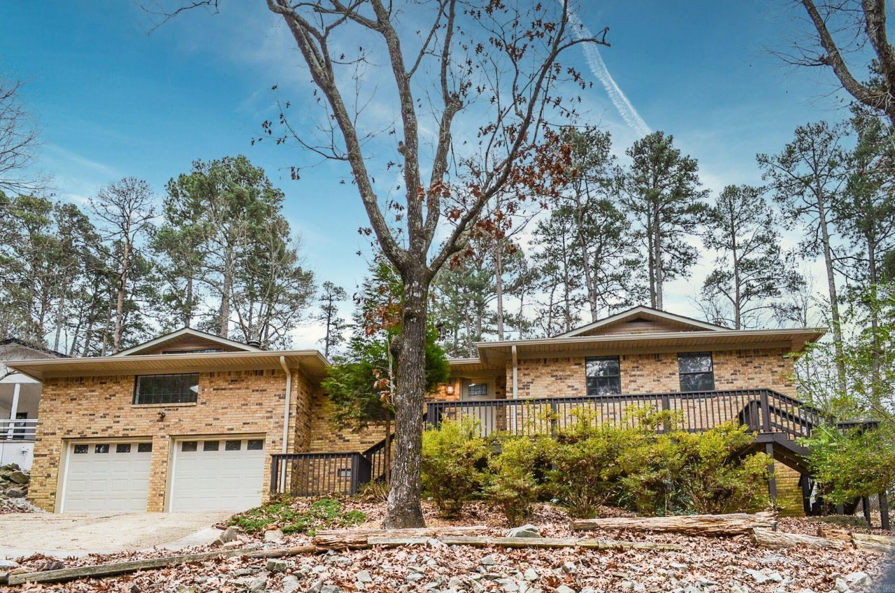 13 W Villena Drive Hot Springs Village, AR 71909