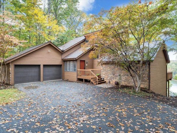 119 Cathedral Oaks LN, Wirtz, VA 24184