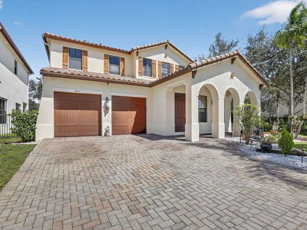 8541 NW 38th St, Cooper City, FL 33024