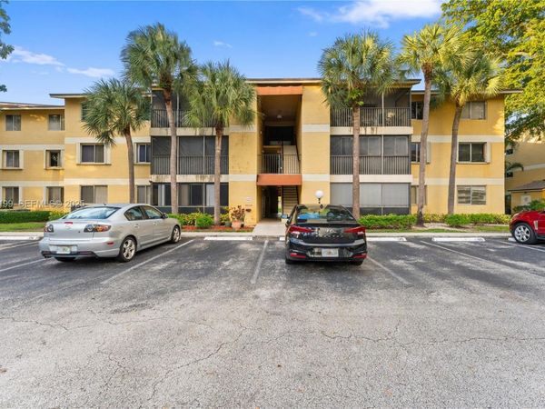 3021 N Oakland Forest Dr, Unit 208, Oakland Park, FL 33309