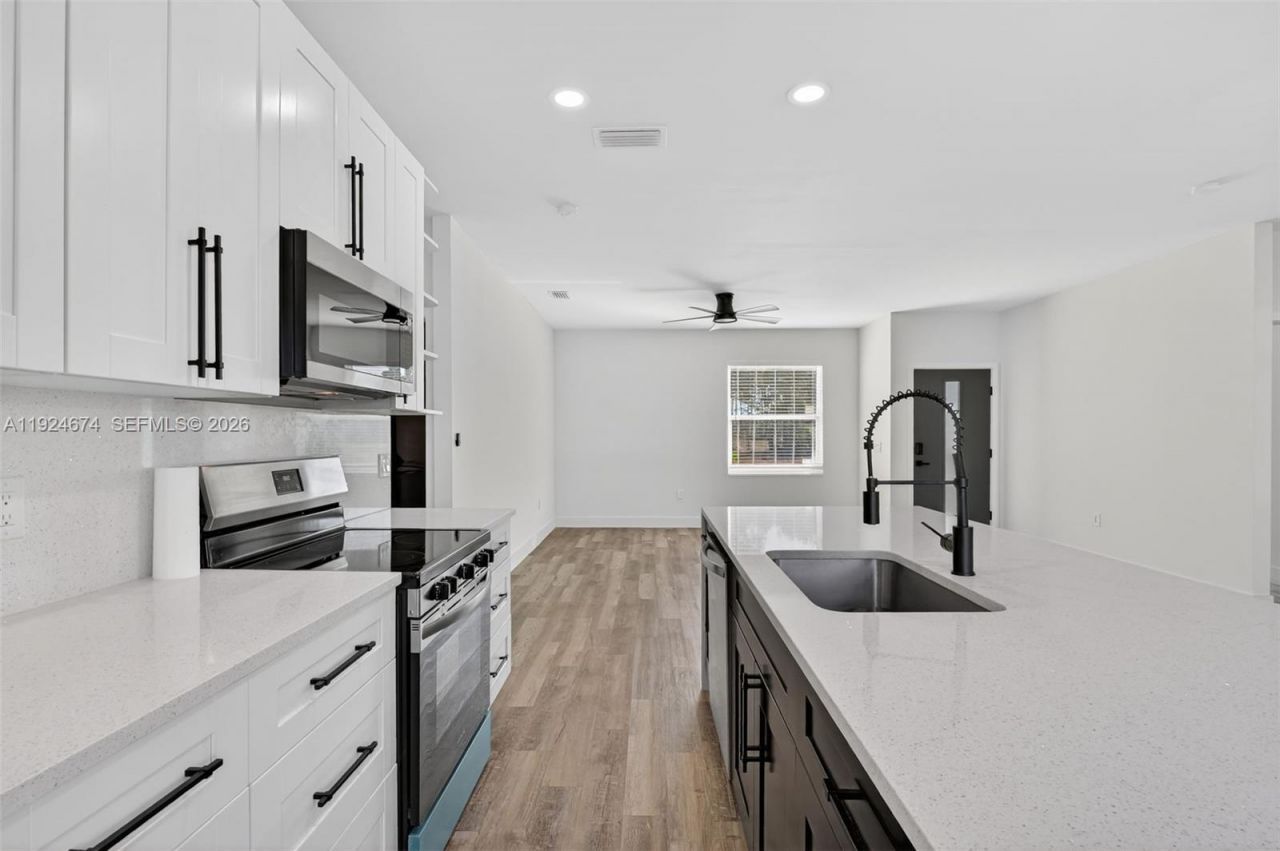 710 Bedford Point Ave, Lehigh Acres, FL 33974 Photo