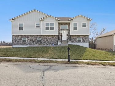 2313 Burris Drive, Harrisonville, MO 64701