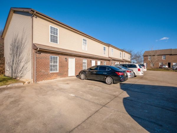 525 Patriot Park Ct, Clarksville, TN 37042