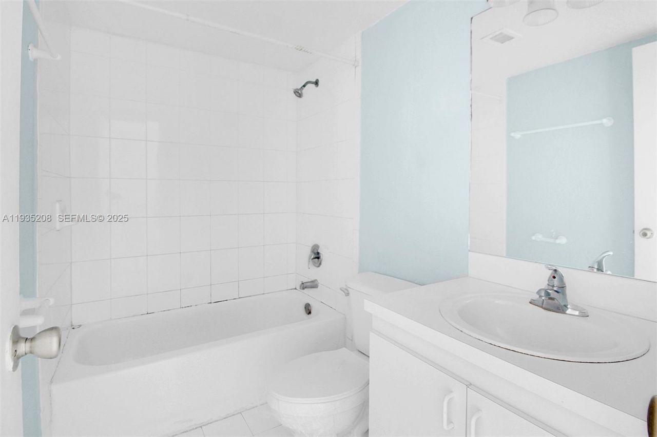 9360 Fontainebleau Blvd, Unit 101, Miami, FL 33172 Photo