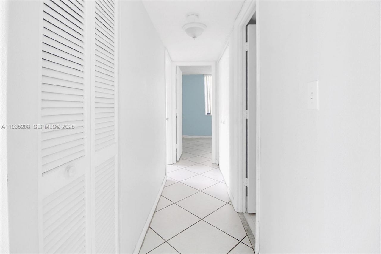 9360 Fontainebleau Blvd, Unit 101, Miami, FL 33172 Photo