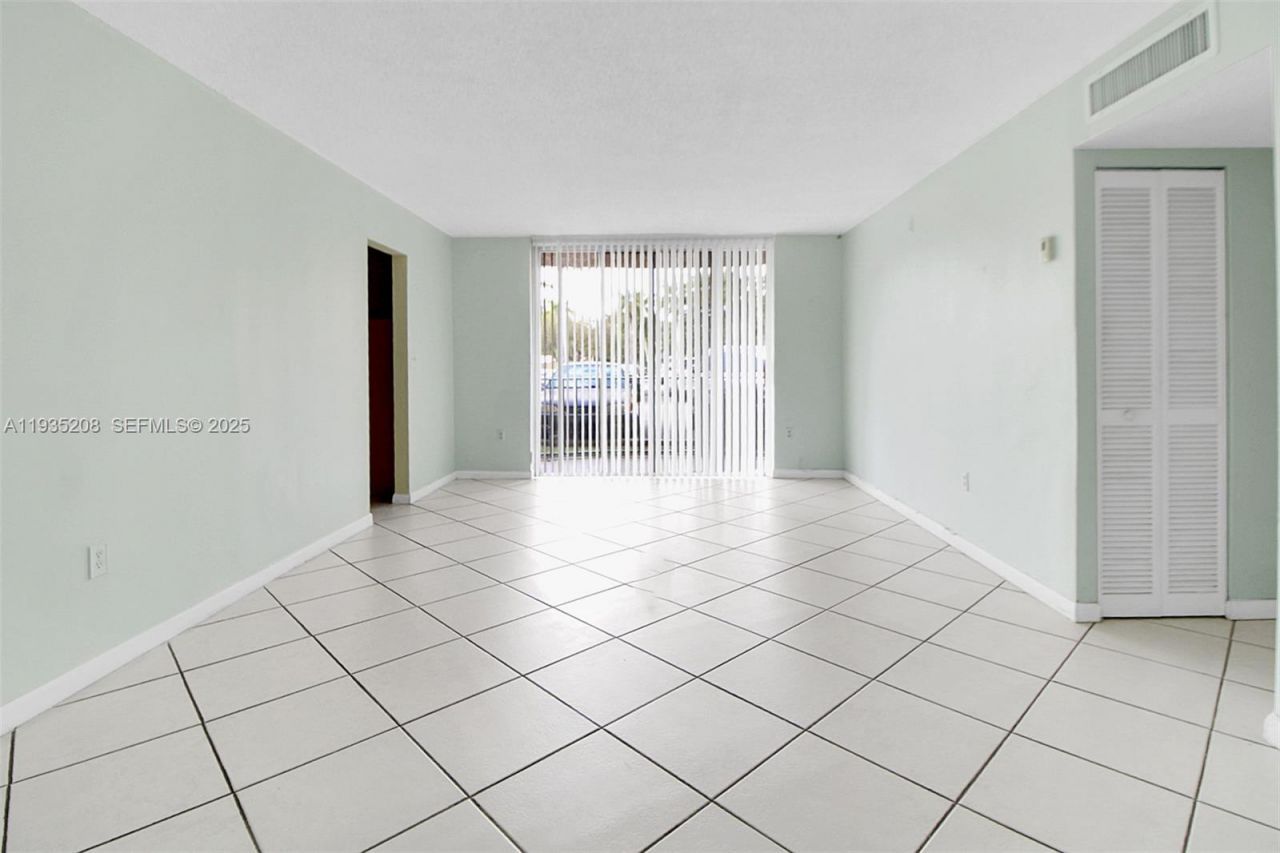 9360 Fontainebleau Blvd, Unit 101, Miami, FL 33172 Photo