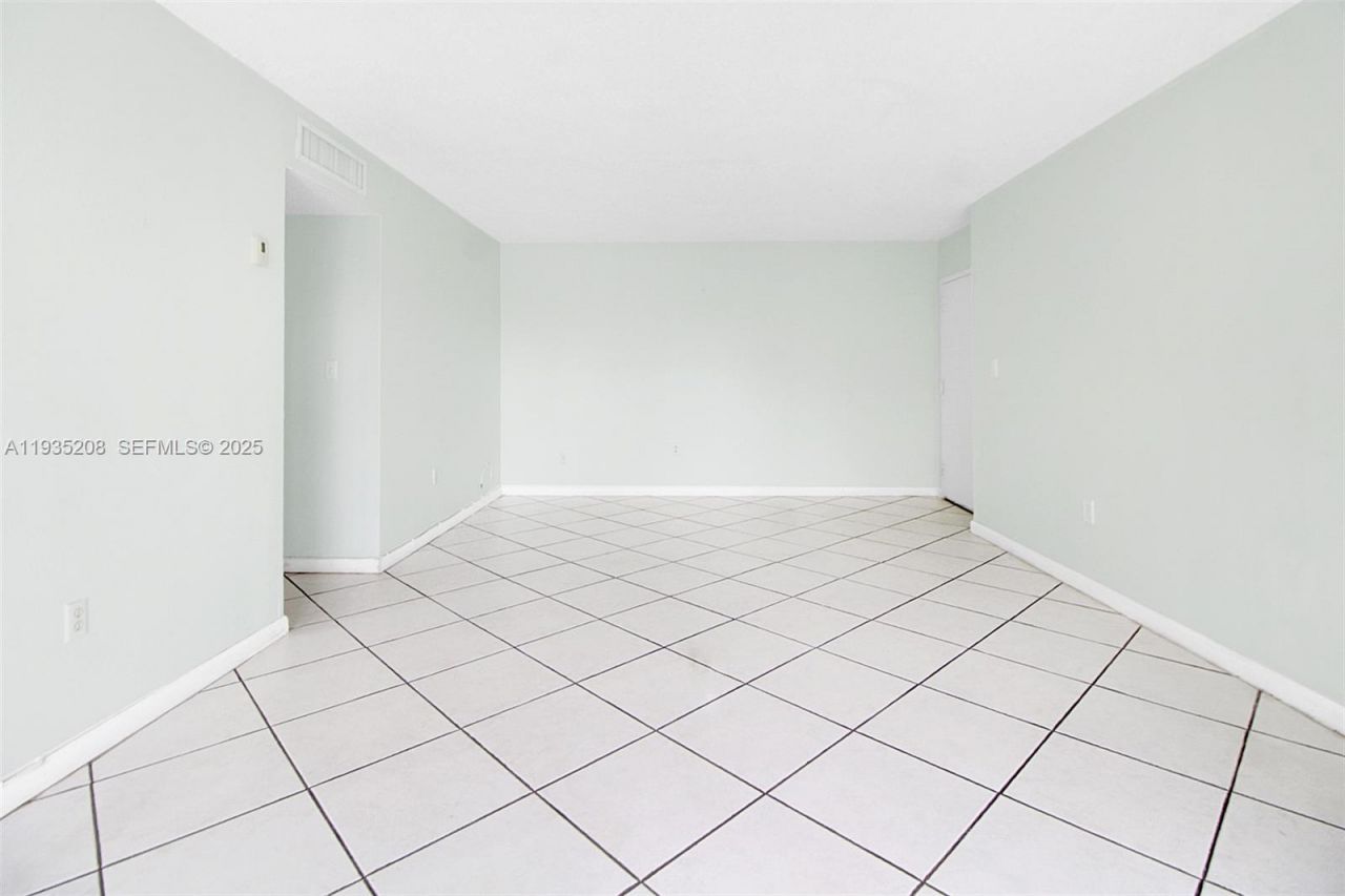 9360 Fontainebleau Blvd, Unit 101, Miami, FL 33172 Photo