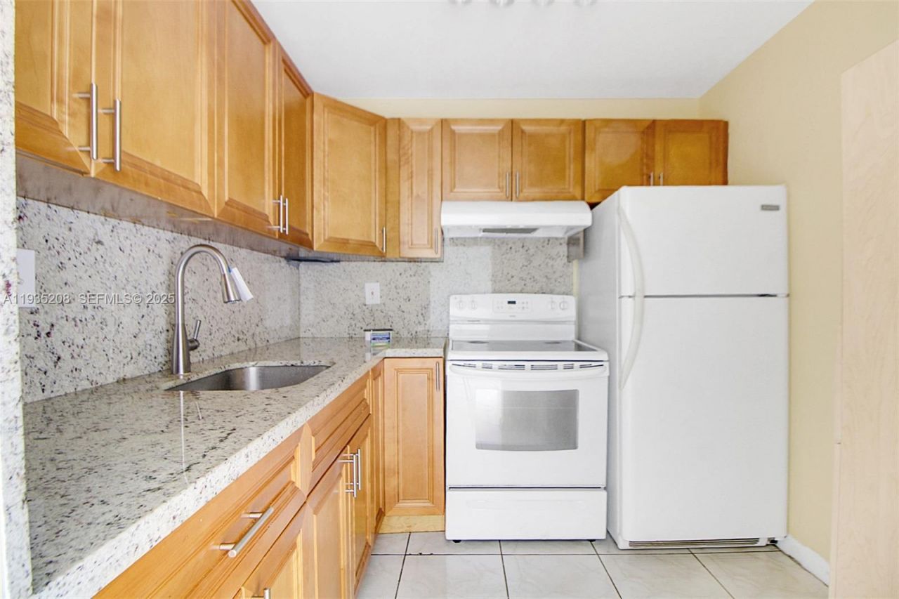 9360 Fontainebleau Blvd, Unit 101, Miami, FL 33172 Photo