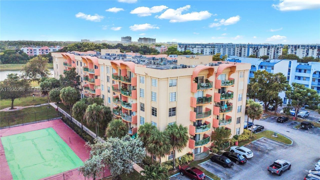9360 Fontainebleau Blvd, Unit 101, Miami, FL 33172 Photo